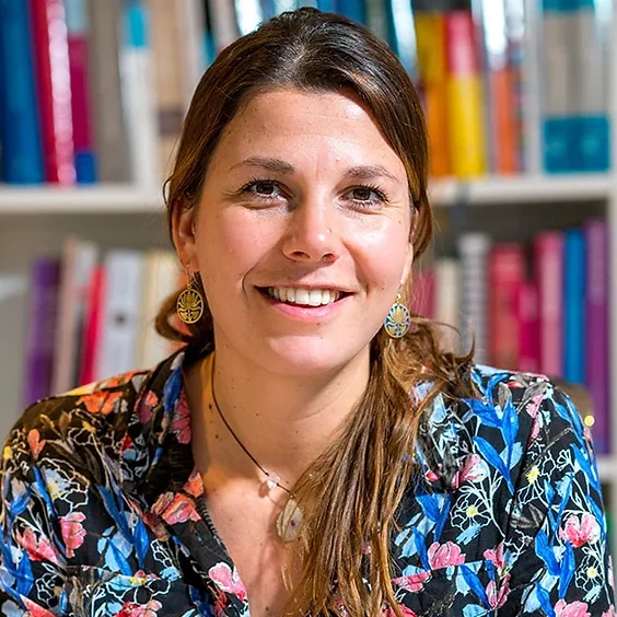 Dr. Charlotte Simons